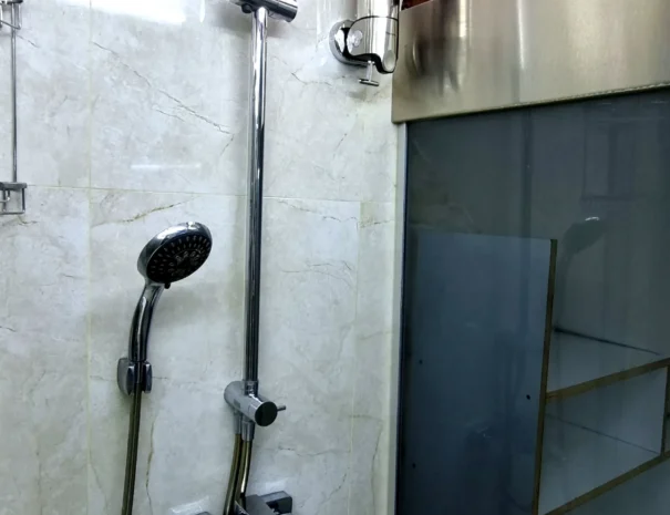 bosphorus_view_apartment_bathroom_shower