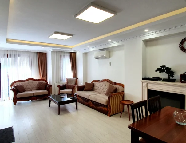 deluxe_apartment_living_room