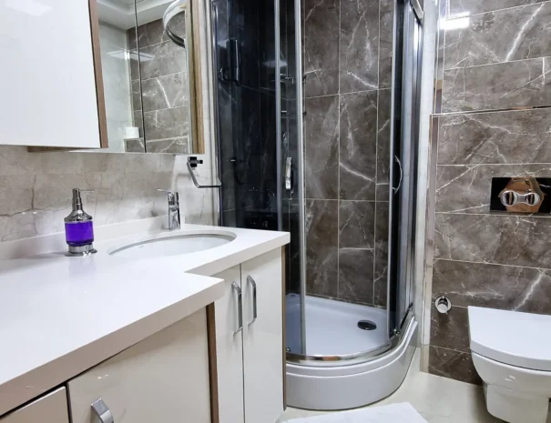 three-bedroom-bathroom-2