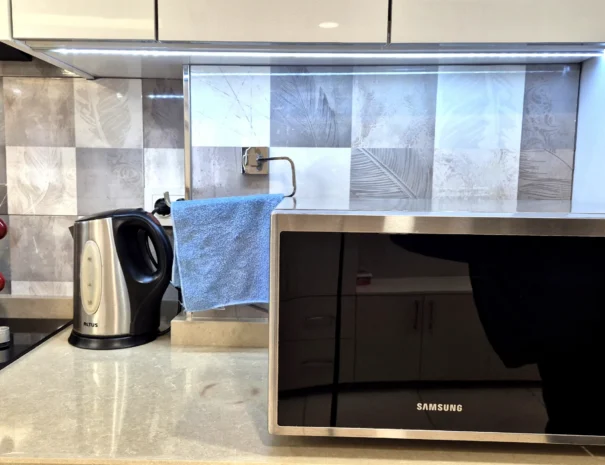 three-bedroom-kitchen-microvaew